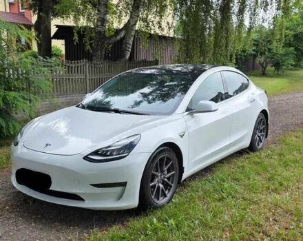 Білий Тесла Модель 3, об'ємом двигуна 0 л та пробігом 63 тис. км за 12600 $, фото 1 на Automoto.ua