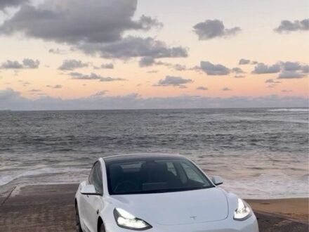 Тесла Модель 3 2020 в Одессе на Automoto.ua Белый Тесла Модель 3, объемом двигателя 0 л и пробегом 20 тыс. км за 19000 $, фото 1 на Automoto.ua