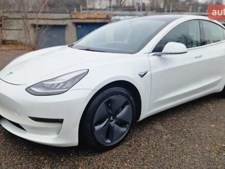 Білий Тесла Модель 3, об'ємом двигуна 0 л та пробігом 142 тис. км за 16900 $, фото 1 на Automoto.ua