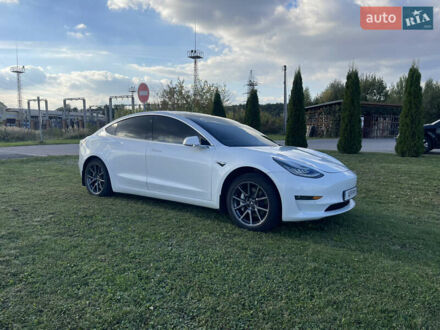 Тесла Модель 3 2020 в Нововолынск на Automoto.ua Белый Тесла Модель 3, объемом двигателя 0 л и пробегом 47 тыс. км за 17700 $, фото 1 на Automoto.ua
