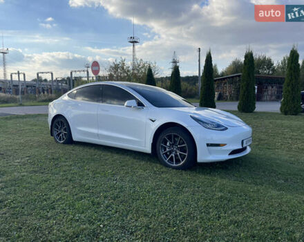 Білий Тесла Модель 3, об'ємом двигуна 0 л та пробігом 47 тис. км за 17700 $, фото 1 на Automoto.ua