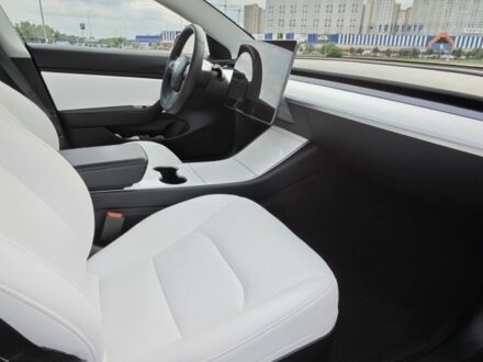 Тесла Модель 3 2020 у Києві на Automoto.ua Білий Тесла Модель 3, об'ємом двигуна 0 л та пробігом 112 тис. км за 25900 $, фото 1 на Automoto.ua