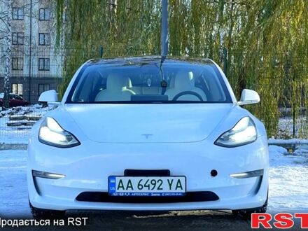 Тесла Модель 3 2020 в Белой Церкве на Automoto.ua Белый Тесла Модель 3, объемом двигателя 0 л и пробегом 70 тыс. км за 22500 $, фото 1 на Automoto.ua