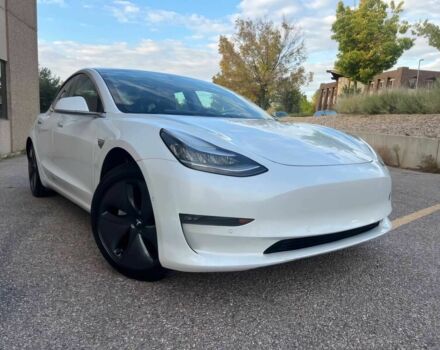 Білий Тесла Модель 3, об'ємом двигуна 0 л та пробігом 45 тис. км за 11300 $, фото 1 на Automoto.ua