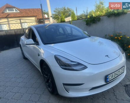 Білий Тесла Модель 3, об'ємом двигуна 0 л та пробігом 85 тис. км за 19999 $, фото 1 на Automoto.ua