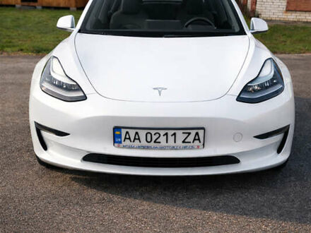 Белый Тесла Модель 3, объемом двигателя 0 л и пробегом 72 тыс. км за 20000 $, фото 1 на Automoto.ua