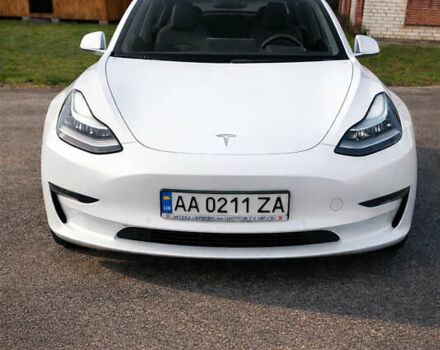 Белый Тесла Модель 3, объемом двигателя 0 л и пробегом 72 тыс. км за 20000 $, фото 1 на Automoto.ua