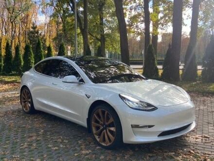 Білий Тесла Модель 3, об'ємом двигуна 0 л та пробігом 58 тис. км за 18800 $, фото 1 на Automoto.ua