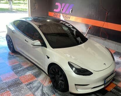 Тесла Модель 3 2021 в Кривом Роге на Automoto.ua Белый Тесла Модель 3, объемом двигателя 0 л и пробегом 40 тыс. км за 28000 $, фото 1 на Automoto.ua