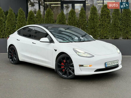 Білий Тесла Модель 3, об'ємом двигуна 0 л та пробігом 63 тис. км за 19500 $, фото 1 на Automoto.ua