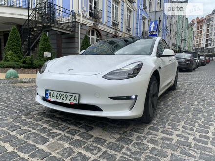 Белый Тесла Модель 3, объемом двигателя 0 л и пробегом 49 тыс. км за 18000 $, фото 1 на Automoto.ua
