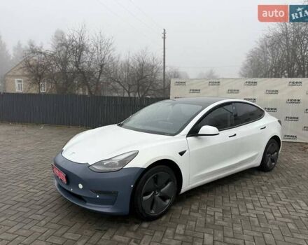 Белый Тесла Модель 3, объемом двигателя 0 л и пробегом 100 тыс. км за 12900 $, фото 1 на Automoto.ua
