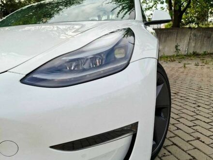 Тесла Модель 3 2021 в Львове на Automoto.ua Белый Тесла Модель 3, объемом двигателя 0 л и пробегом 95 тыс. км за 20900 $, фото 1 на Automoto.ua