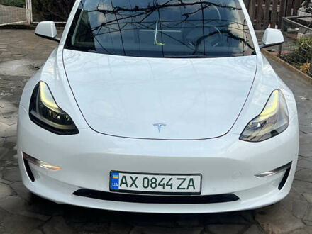 Білий Тесла Модель 3, об'ємом двигуна 0 л та пробігом 57 тис. км за 23000 $, фото 1 на Automoto.ua