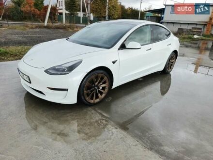 Тесла Модель 3 2021 в Киеве на Automoto.ua Белый Тесла Модель 3, объемом двигателя 0 л и пробегом 80 тыс. км за 19999 $, фото 1 на Automoto.ua