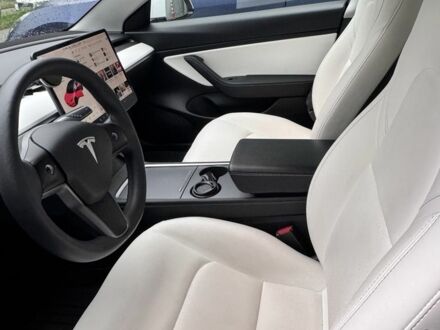Тесла Модель 3 2021 в Киеве на Automoto.ua Белый Тесла Модель 3, объемом двигателя 0 л и пробегом 64 тыс. км за 20600 $, фото 1 на Automoto.ua
