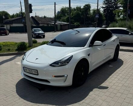 Белый Тесла Модель 3, объемом двигателя 0 л и пробегом 95 тыс. км за 22000 $, фото 1 на Automoto.ua