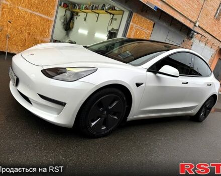 Белый Тесла Модель 3, объемом двигателя 0.38 л и пробегом 45 тыс. км за 28000 $, фото 1 на Automoto.ua