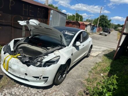 Тесла Модель 3 2021 в Запорожье на Automoto.ua Белый Тесла Модель 3, объемом двигателя 0 л и пробегом 180 тыс. км за 12800 $, фото 1 на Automoto.ua
