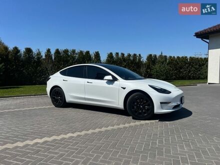 Белый Тесла Модель 3, объемом двигателя 0 л и пробегом 70 тыс. км за 20000 $, фото 1 на Automoto.ua