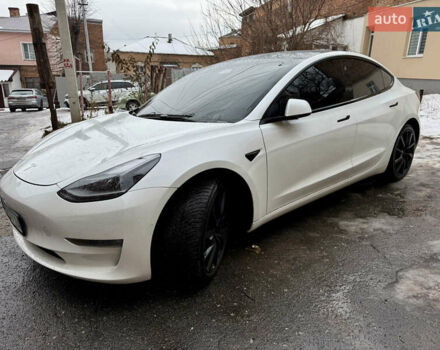 Білий Тесла Модель 3, об'ємом двигуна 0 л та пробігом 64 тис. км за 19900 $, фото 1 на Automoto.ua