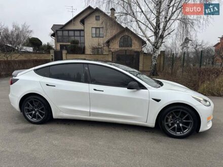 Белый Тесла Модель 3, объемом двигателя 0 л и пробегом 111 тыс. км за 16000 $, фото 1 на Automoto.ua