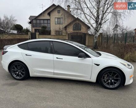 Белый Тесла Модель 3, объемом двигателя 0 л и пробегом 111 тыс. км за 16000 $, фото 1 на Automoto.ua
