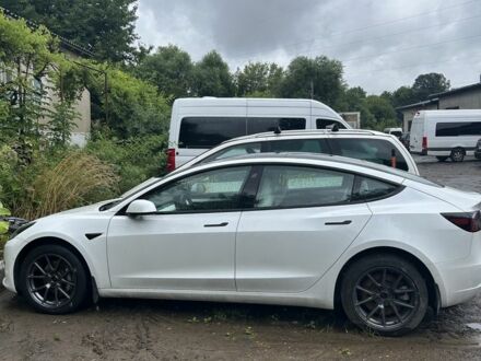 Тесла Модель 3 2021 в Черновцах на Automoto.ua Белый Тесла Модель 3, объемом двигателя 0 л и пробегом 106 тыс. км за 20000 $, фото 1 на Automoto.ua