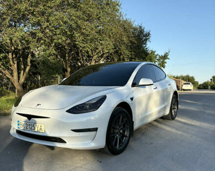 Білий Тесла Модель 3, об'ємом двигуна 0 л та пробігом 110 тис. км за 22900 $, фото 1 на Automoto.ua