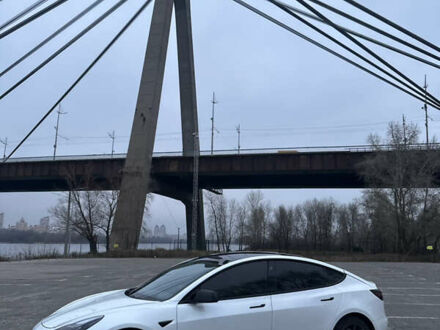 Белый Тесла Модель 3, объемом двигателя 0 л и пробегом 60 тыс. км за 18000 $, фото 1 на Automoto.ua