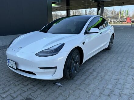 Білий Тесла Модель 3, об'ємом двигуна 0 л та пробігом 60 тис. км за 17000 $, фото 1 на Automoto.ua