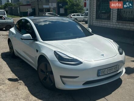 Білий Тесла Модель 3, об'ємом двигуна 0 л та пробігом 59 тис. км за 20900 $, фото 1 на Automoto.ua