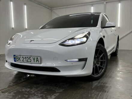 Белый Тесла Модель 3, объемом двигателя 0 л и пробегом 113 тыс. км за 20200 $, фото 1 на Automoto.ua