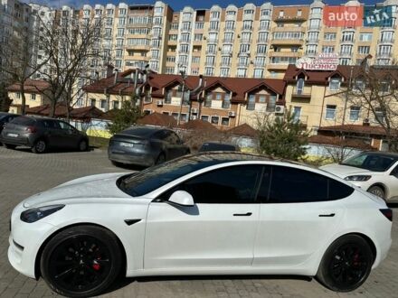 Белый Тесла Модель 3, объемом двигателя 0 л и пробегом 95 тыс. км за 20000 $, фото 1 на Automoto.ua