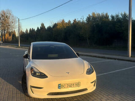 Белый Тесла Модель 3, объемом двигателя 0 л и пробегом 80 тыс. км за 25000 $, фото 1 на Automoto.ua