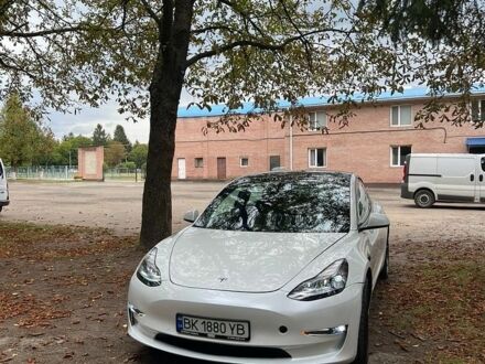 Белый Тесла Модель 3, объемом двигателя 0 л и пробегом 110 тыс. км за 18000 $, фото 1 на Automoto.ua