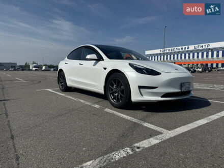 Тесла Модель 3 2021 в Львове на Automoto.ua Белый Тесла Модель 3, объемом двигателя 0 л и пробегом 128 тыс. км за 21500 $, фото 1 на Automoto.ua