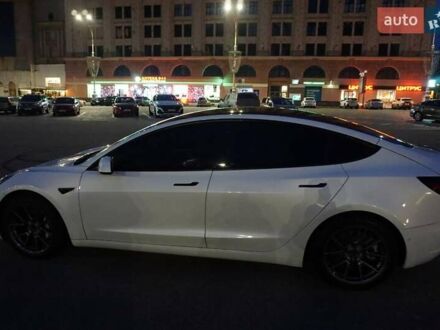 Білий Тесла Модель 3, об'ємом двигуна 0 л та пробігом 95 тис. км за 18500 $, фото 1 на Automoto.ua