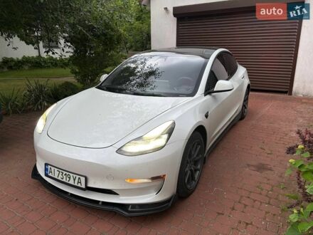 Білий Тесла Модель 3, об'ємом двигуна 0 л та пробігом 100 тис. км за 18999 $, фото 1 на Automoto.ua