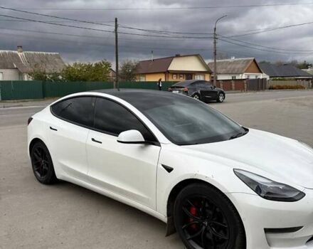 Білий Тесла Модель 3, об'ємом двигуна 0 л та пробігом 107 тис. км за 21500 $, фото 1 на Automoto.ua