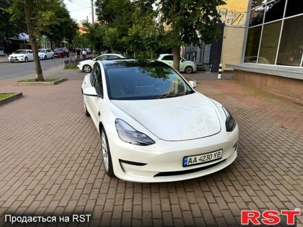 Білий Тесла Модель 3, об'ємом двигуна 0.19 л та пробігом 43 тис. км за 19000 $, фото 1 на Automoto.ua
