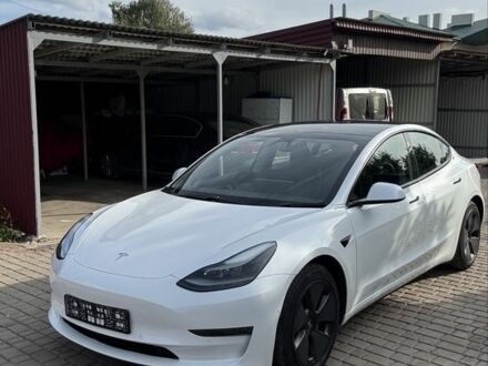 Белый Тесла Модель 3, объемом двигателя 0 л и пробегом 70 тыс. км за 16900 $, фото 1 на Automoto.ua