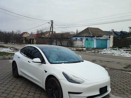 Белый Тесла Модель 3, объемом двигателя 0 л и пробегом 106 тыс. км за 17000 $, фото 1 на Automoto.ua