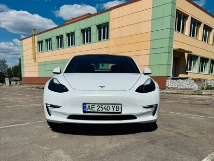 Білий Тесла Модель 3, об'ємом двигуна 0 л та пробігом 129 тис. км за 21999 $, фото 1 на Automoto.ua