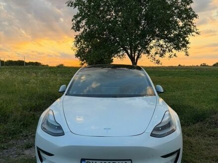 Білий Тесла Модель 3, об'ємом двигуна 0 л та пробігом 9 тис. км за 22500 $, фото 1 на Automoto.ua