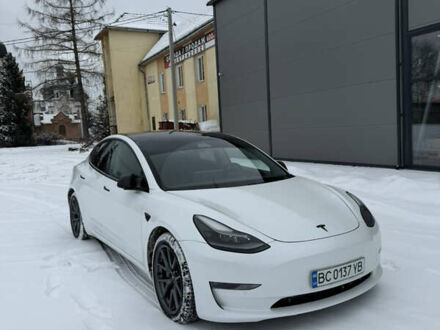 Білий Тесла Модель 3, об'ємом двигуна 0 л та пробігом 123 тис. км за 23999 $, фото 1 на Automoto.ua