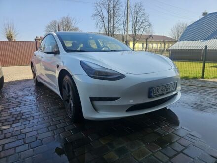 Тесла Модель 3 2021 в Луцке на Automoto.ua Белый Тесла Модель 3, объемом двигателя 0 л и пробегом 50 тыс. км за 13950 $, фото 1 на Automoto.ua