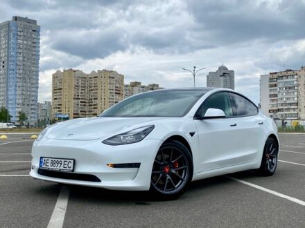 Тесла Модель 3 2021 у Києві на Automoto.ua Білий Тесла Модель 3, об'ємом двигуна 0 л та пробігом 99 тис. км за 21000 $, фото 1 на Automoto.ua