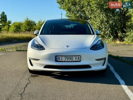Білий Тесла Модель 3, об'ємом двигуна 0 л та пробігом 111 тис. км за 18590 $, фото 1 на Automoto.ua