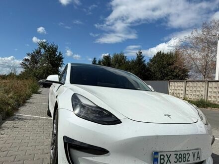 Білий Тесла Модель 3, об'ємом двигуна 0 л та пробігом 56 тис. км за 22500 $, фото 1 на Automoto.ua